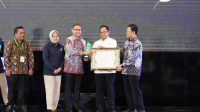 Pj Walikota Batu Aries Agung Paewai Raih Penghargaan Upakarya Wanua Nugraha