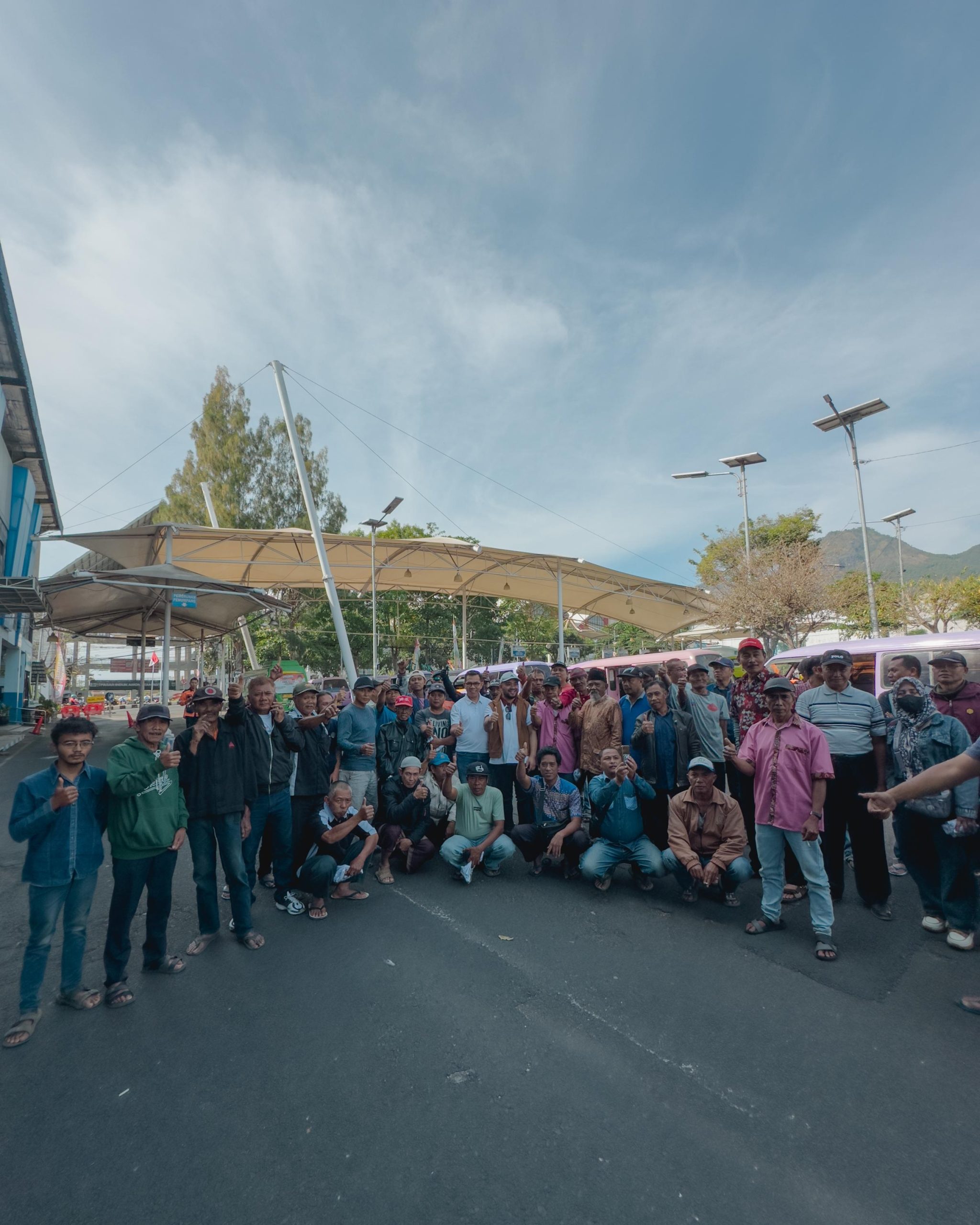 Para Sopir Angkutan Umum Kota Batu Dukung Nurochman - Heli Suyanto Menang Pilkada 2024