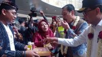 Dua Menteri dan Pj Gubernur Jatim Nikmati Minuman Sari Nanas di Bandara Internasional Dhoho Kediri