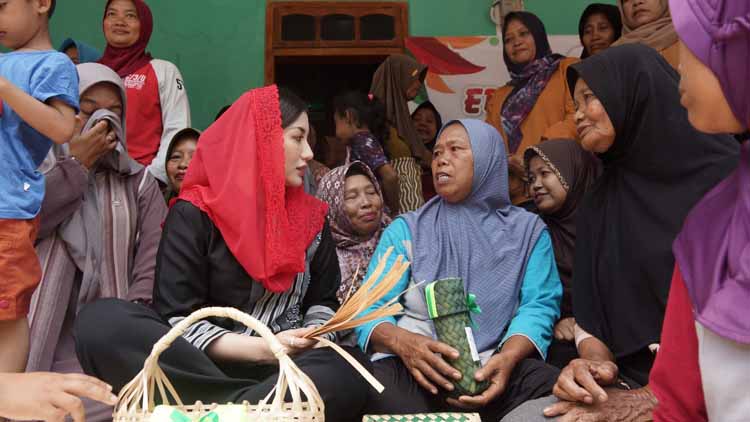 Upayakan Kelompok Perempuan Pengrajin Besek Trenggalek Naik Kelas, Anggota DPR-RI Novita Hardini Siapkan Langkah