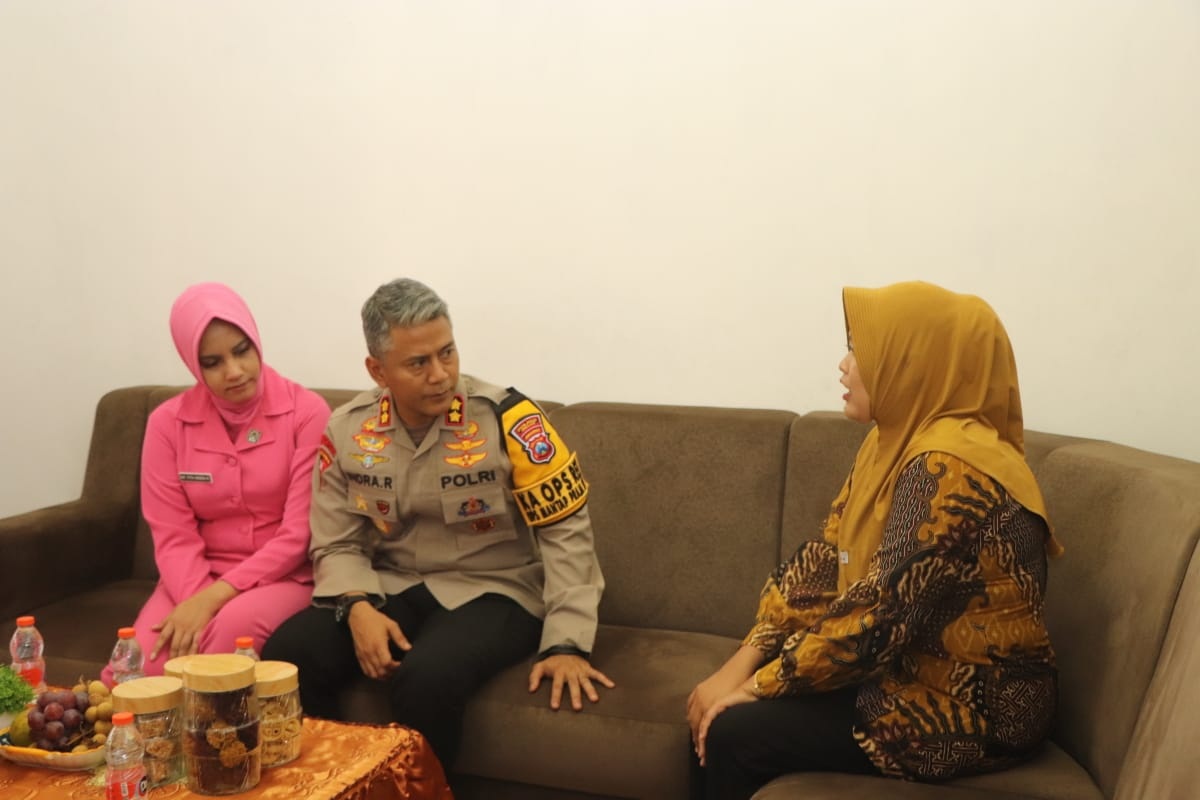 Kapolres Trenggalek Sambangi Polisi Korban Tragedi Kerusuhan Kanjuruhan