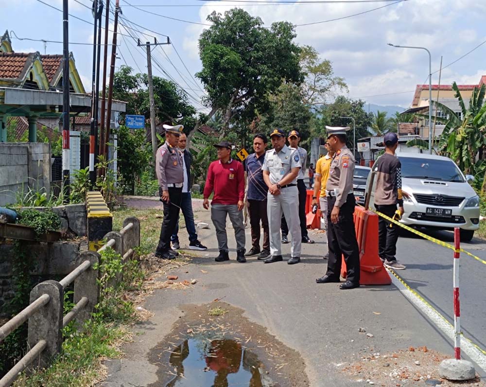 Menghadapi Libur Akhir Tahun, Kerusakan Jalan-Jembatan Dicek, Ini Kata Kasatlantas Polres Trenggalek