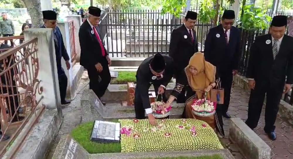 Tradisi Ziarah Makam Pemimpin Kota Batu Jelang HUT Kota Batu