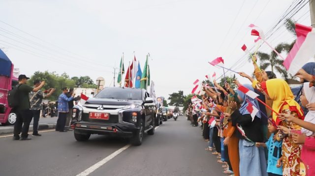 Kirab Pataka Jer Basuki Mawa Beya Tiba, Pj Bupati Jombang: Momen Renungkan Nilai Gotong Royong