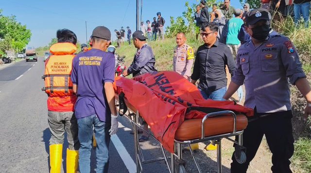 Tak Jauh dari Motor Terpakir 2 Hari di Tepi Sungai Brantas, Mayat Mr. X Ditemukan Mengambang