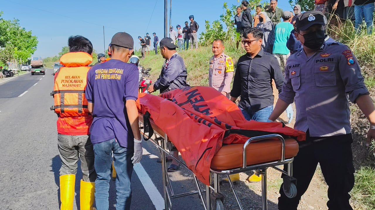 Tak Jauh dari Motor Terpakir 2 Hari di Tepi Sungai Brantas, Mayat Mr. X Ditemukan Mengambang
