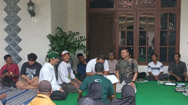 Kampanye di Semen dan Mojo, Deny Widyanarko Teken Kontrak Politik