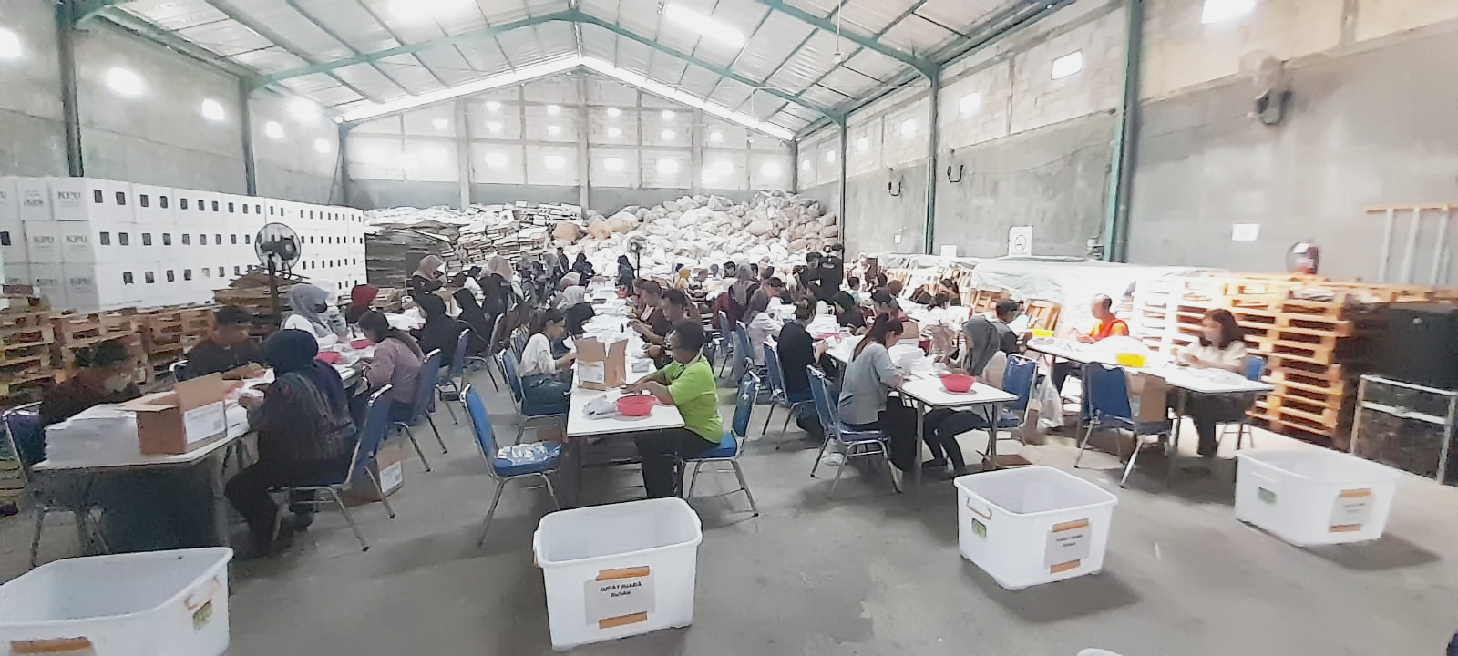 KPU Kota Kediri Mulai Penyortiran dan Pelipatan 229.989 Surat Suara Pilkada 2024