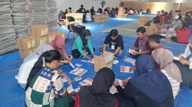 KPU Kabupaten Kediri Sortir dan Lipat Surat Suara Pilgub Jatim, Begini Prosesnya