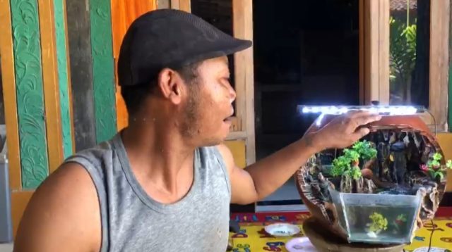Sulap Limbah Bekas Pakai, Pria di Ponorogo ini Mampu Hasilkan Pundi-pundi Rupiah