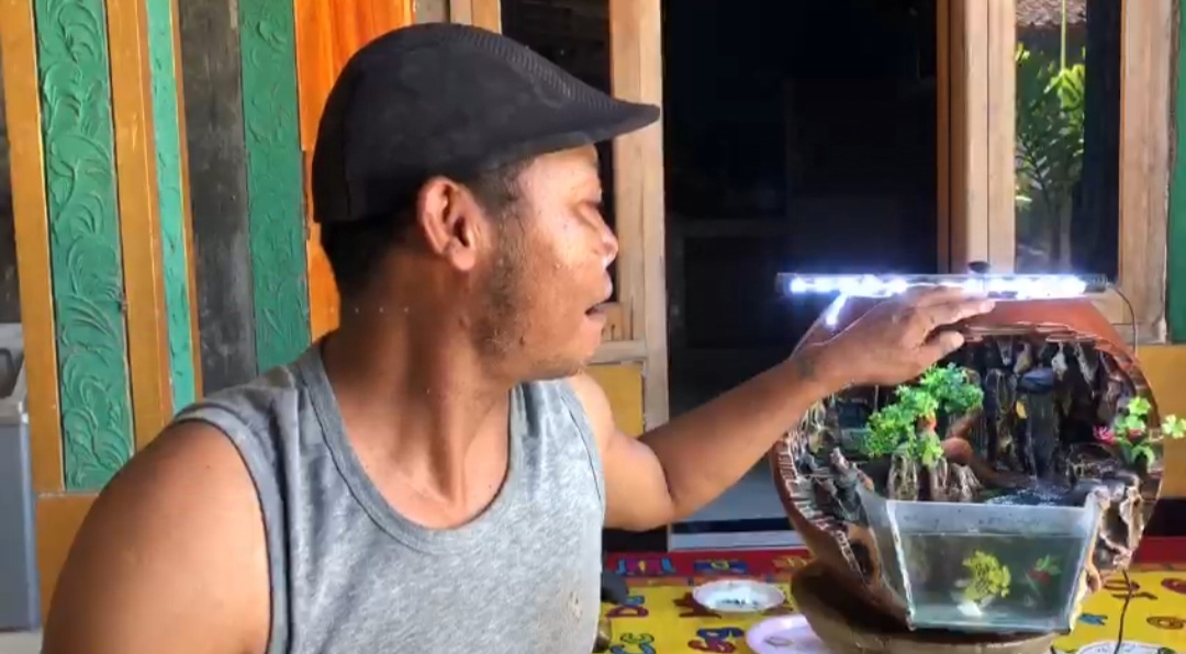 Sulap Limbah Bekas Pakai, Pria di Ponorogo ini Mampu Hasilkan Pundi-pundi Rupiah