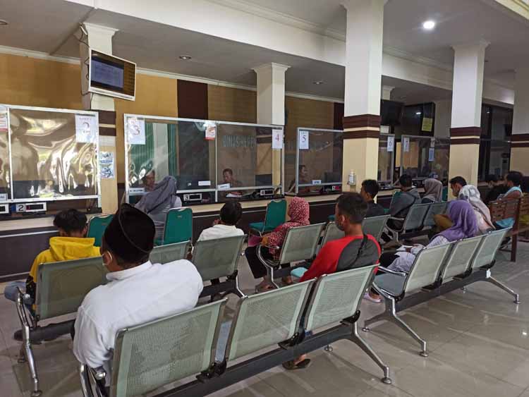 Satu Bulan Jelang Pencoblosan, Dispendukcapil Ponorogo Kejar Target Perekaman e - KTP untuk Pemula.