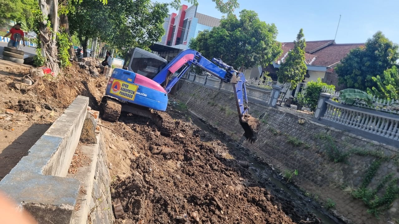 Sambut Musim Penghujan, BPBD Ponorogo Mulai Lakukan Normalisasi Aliran Sungai