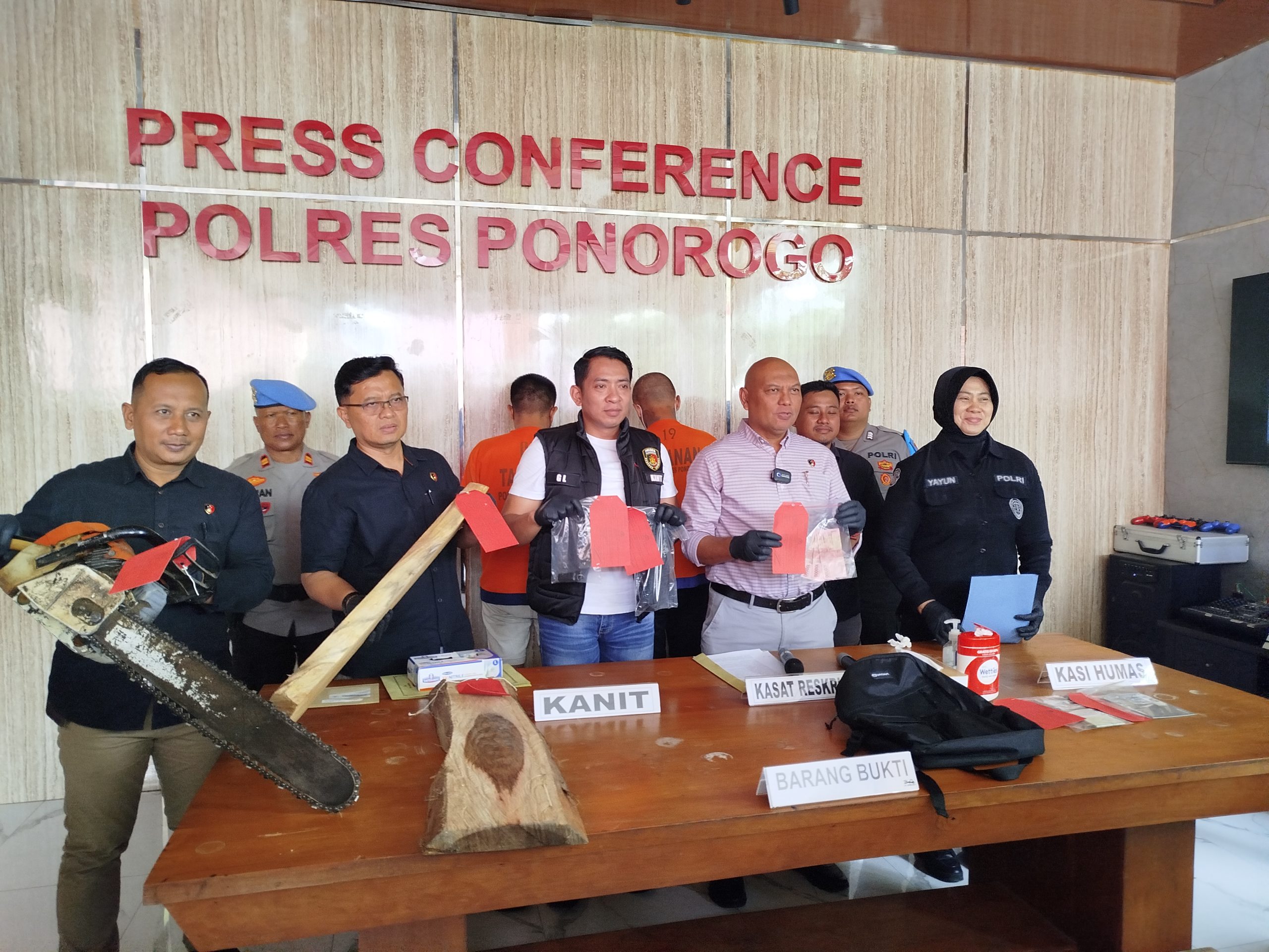 Polisi Gelandang Pencuri Kayu Perhutani Ponorogo
