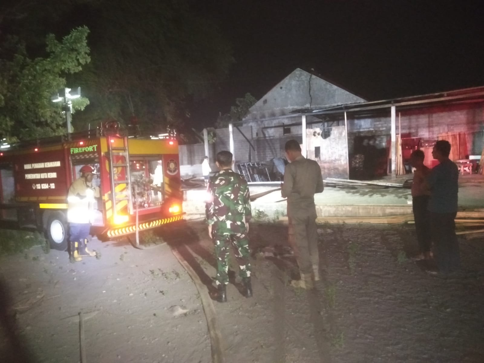 Rumah dan Gudang di Ngasem Kediri Terbakar, Pemilik Rugi Puluhan Juta Rupiah