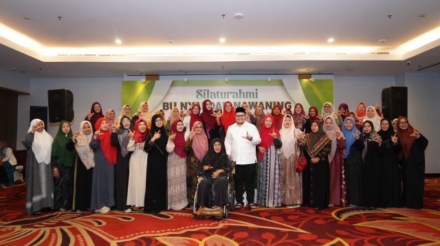 Pilkada 2024, Ibunda Ketua PCNU Mendukung Mas Dhito-Mbak Dewi