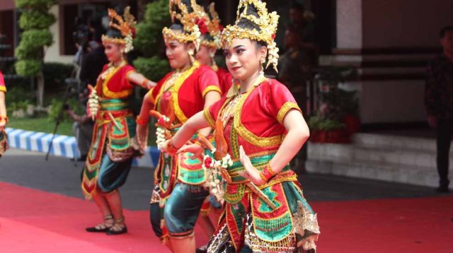 Pesona Tujuh Dara Tampilkan Tari Chandra Laksita