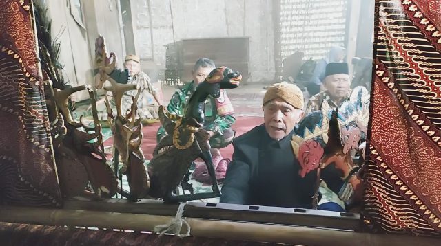 Pesona Wayang Gandrung Dipentaskan di TMMD 122, Sakral Pentas Masih Dijaga Turun-temurun