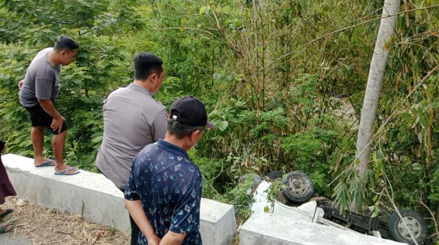 Sopir-kernet Luka-luka usai Jatuh ke Jurang 5 Meter di Blitar
