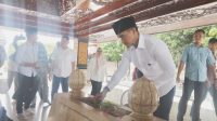 Ke Blitar, Kaesang Pangarep Ziarah dan Borong Kaus Gambar Bung Karno