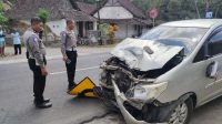 Ngantuk, Dua Orang Blitar Tewas Ditubruk Innova 