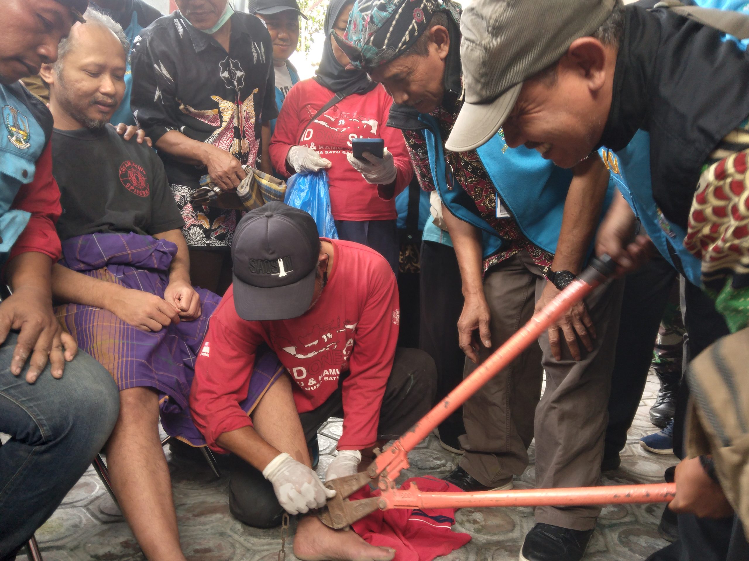 Puluhan Tahun Kaki Dirantai, Enam ODGJ di Blitar Dibebaskan