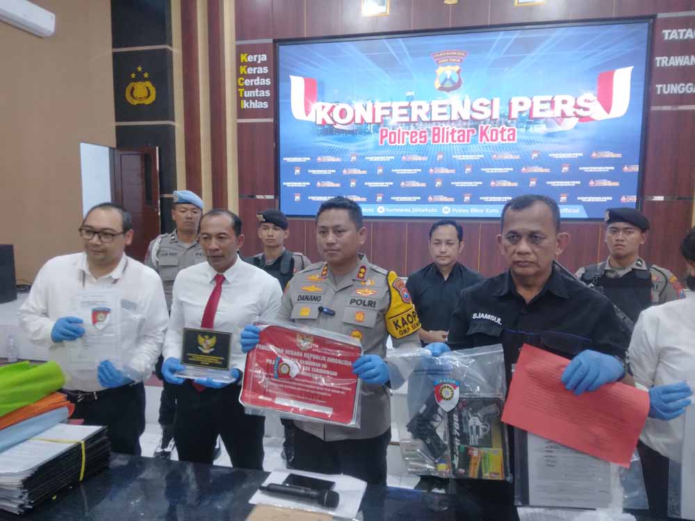 Polres Blitar Kota Bongkar Tipu Modus Lunasi Utang Pinjaman Bank, Puluhan Nasabah jadi Korban