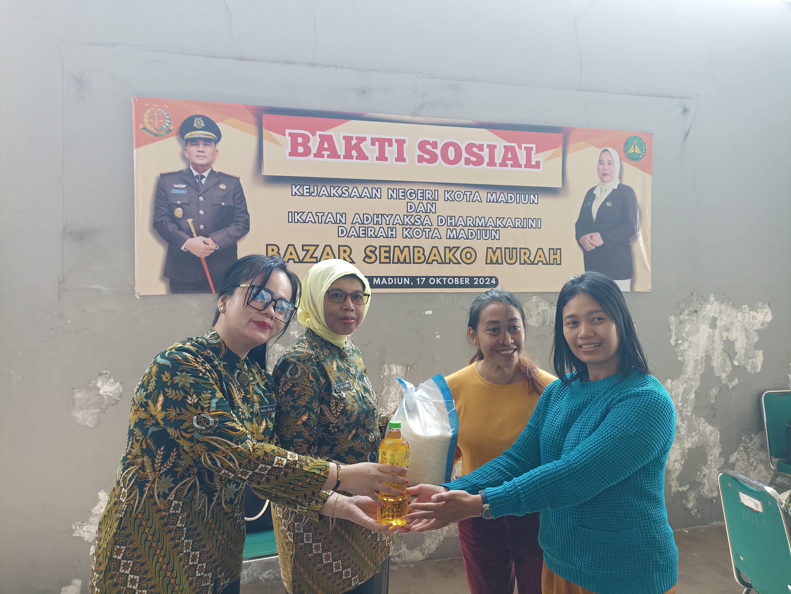 Turut Serta Bantu Pemkot Madiun Tekan Inflasi, Kejari Kota Madiun Gelar Bazar Sembako Murah