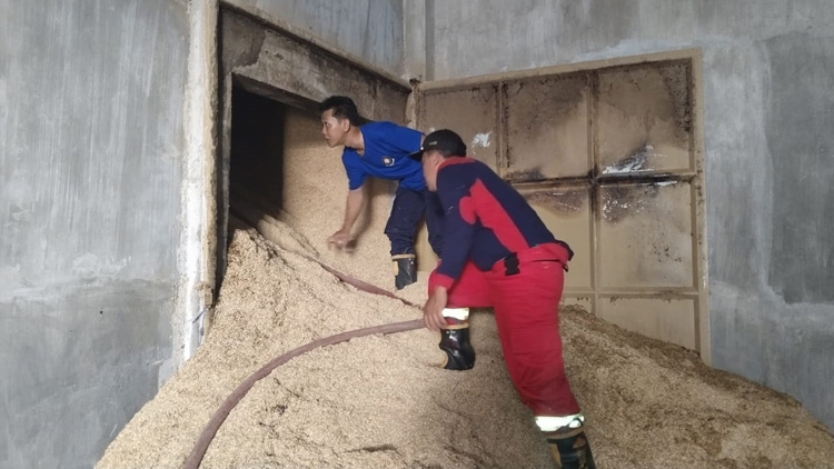 Gudang Penyimpanan Sekam di Desa Srikaton Terbakar, Kapolsek Ngunut: Ini Penyebabnya