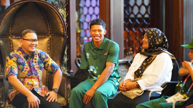 Pj Walikota Batu Apresiasi Joko Peraih 3 Medali Emas Atletik dan Riris Atlet Kota Batu di Peparnas XII Tahun 2024 Kota Solo