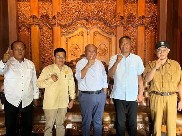Dua Pegawai Dispertan Tulungagung Kedapatan Foto Bersama Calon Bupati, Begini Sikap Tegas Kadis Pertanian
