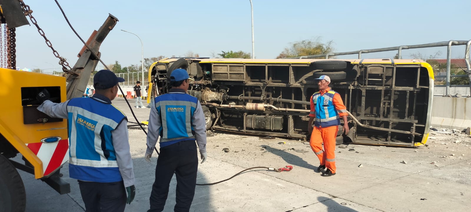 Insiden Bus Rombongan Guru SMAN 1 Kedungwaru Terguling di Tol Surabaya - Mojokerto, Begini Kesaksian Salah Satu Korban