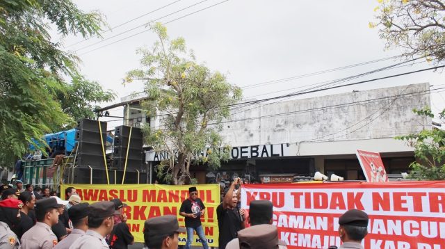 Didemo Massa, Bawaslu Kabupten BlitarDorong Lapor Dugaan Pelanggaran