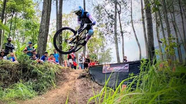 Rendy Varera dan Ayu Triya Andriana Juara Umum IDH 2024