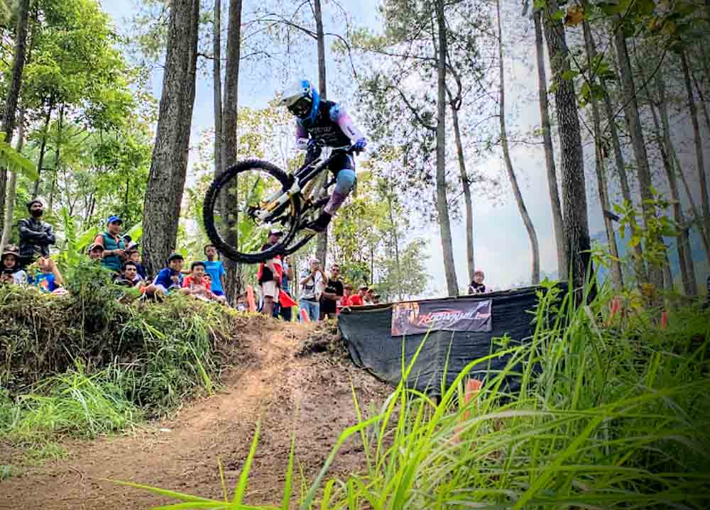 Rendy Varera dan Ayu Triya Andriana Juara Umum IDH 2024