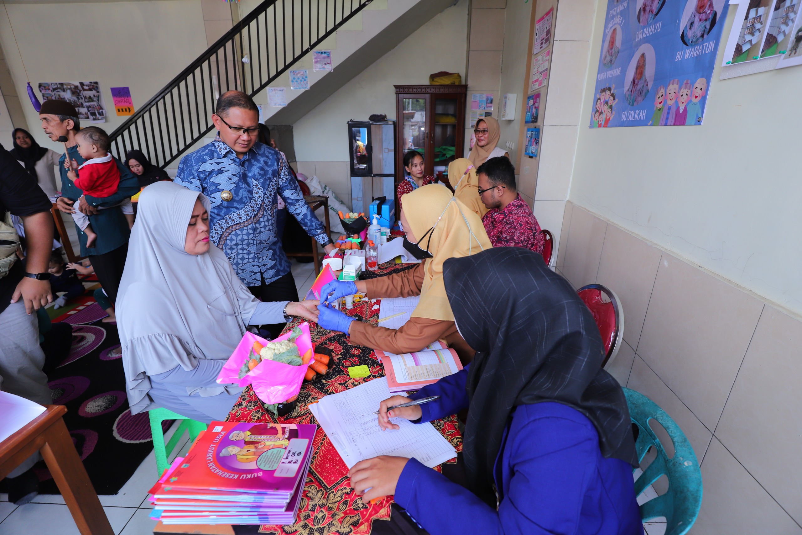 Pj Walikota Batu Berikan Pelayanan Posyandu Upaya Penurunan Stunting dan Kesehatan Lansia