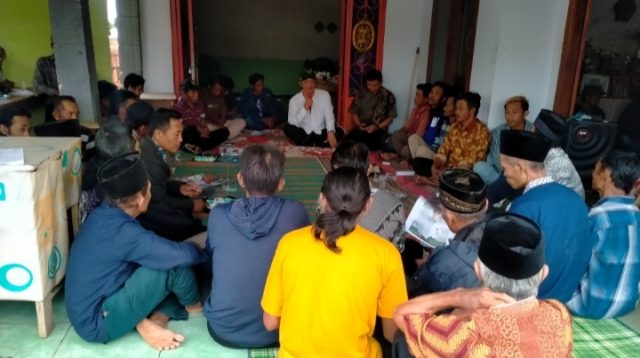 Antusiasme Warga Desa Petungroto Sambut Calon Bupati Kediri H. Deni Widyanarko