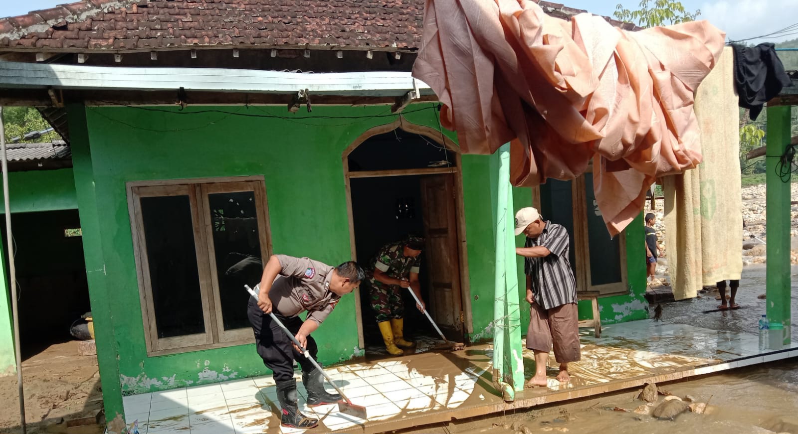 Nestapa Warga Pinggir Sungai Temon Trenggalek, Dulu Damai Kini Hidup di Tengah Bayang-bayang Bencana Banjir