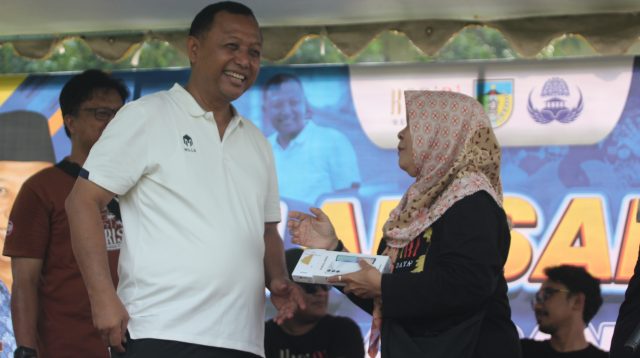 Bisa Jawab Pertanyaan Pjs Bupati Kediri ASN Bagian Kesra Dapat Ponsel