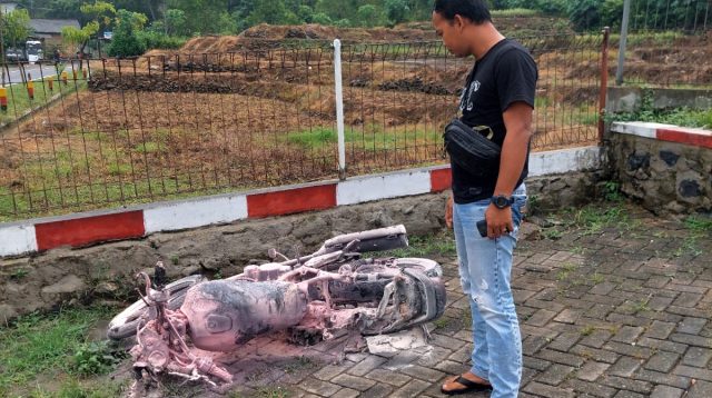 Panik ! Saat Motor Tiba-tiba Terbakar di SPBU Trenggalek, Begini Kronologinya