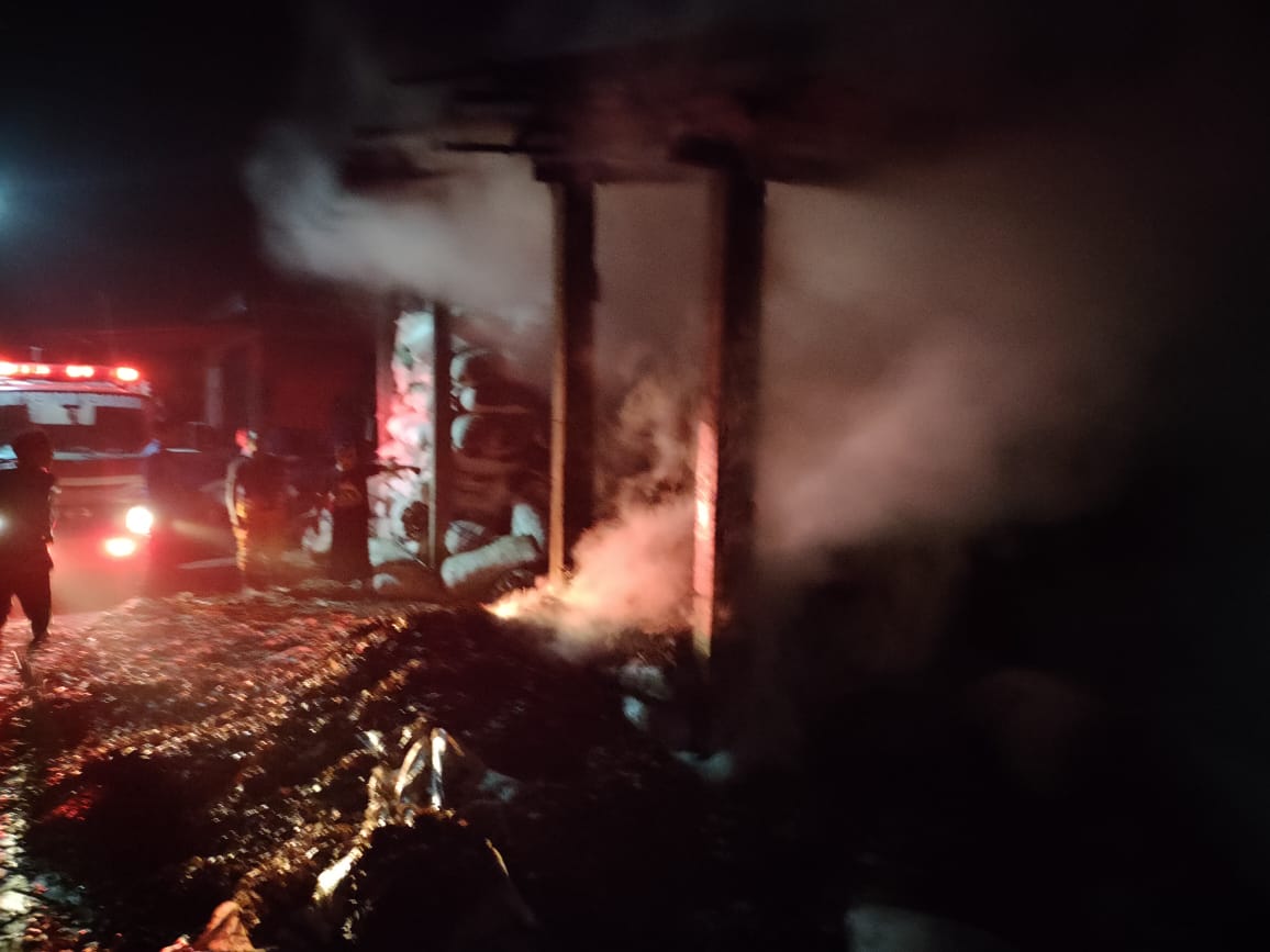 Gudang Penyulingan Daun Cengkeh di Trenggalek Terbakar, ini Penyebabnya