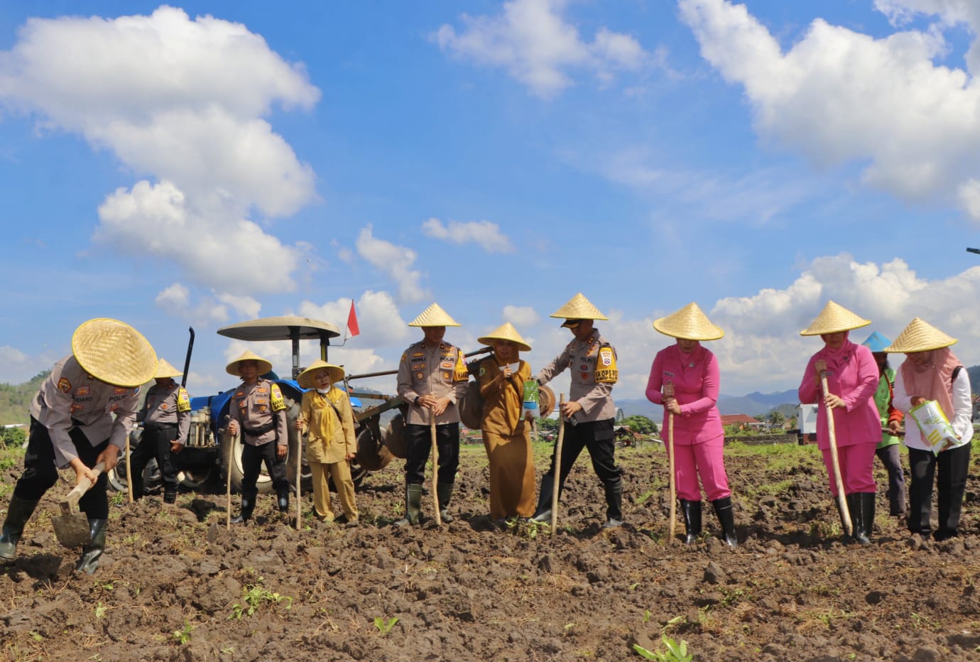 Lahan Kosong 1,5 Hektar di Trenggalek Dijadikan Perkebunan dan Perikanan