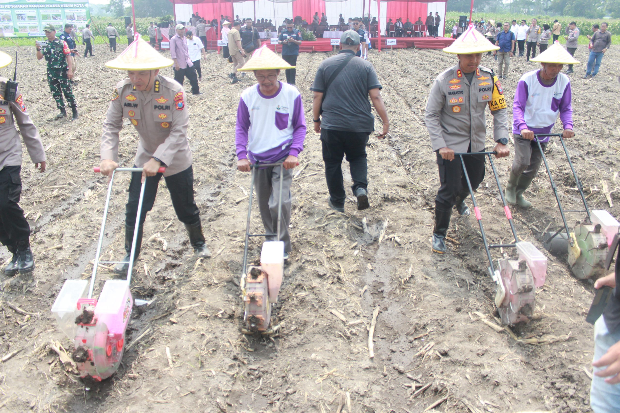 Dukung Program Asta Cita Presiden RI, Polisi Tanam Bibit Jagung