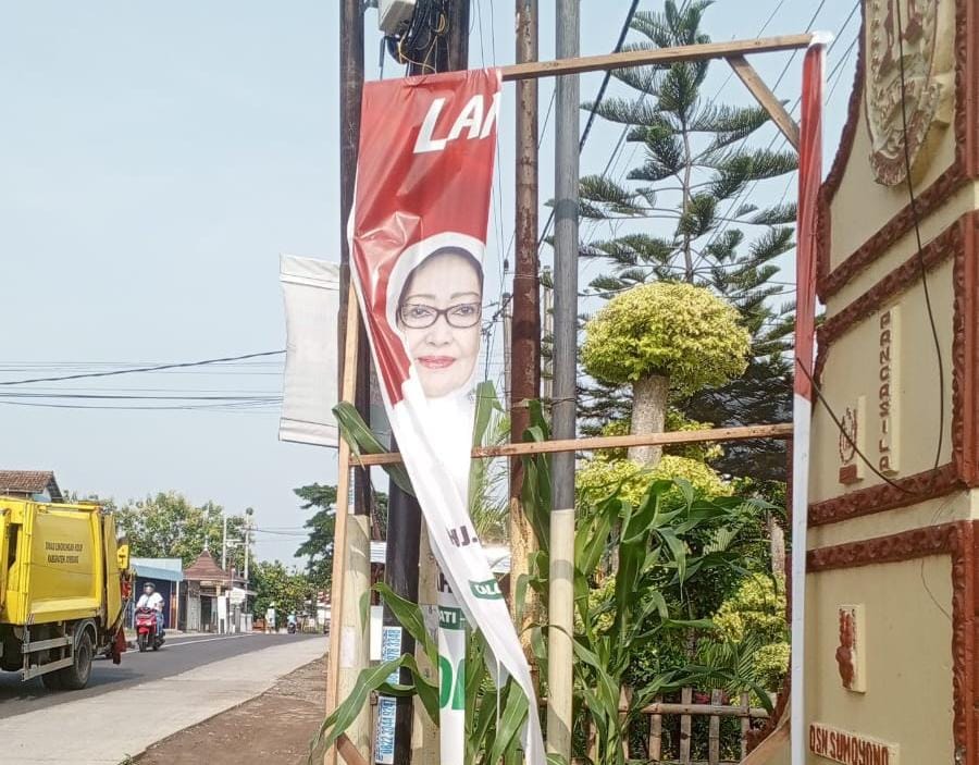 Banner Paslon Mundjidah - Sumrambah Dirusak, Begini Respon Tim Pemenangan