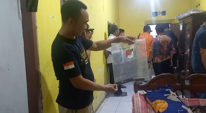 Pria di Jombang Ditemukan Tewas Bersimbah Darah di Lorong Kamar Mandi, Ada Luka di Bagian Leher