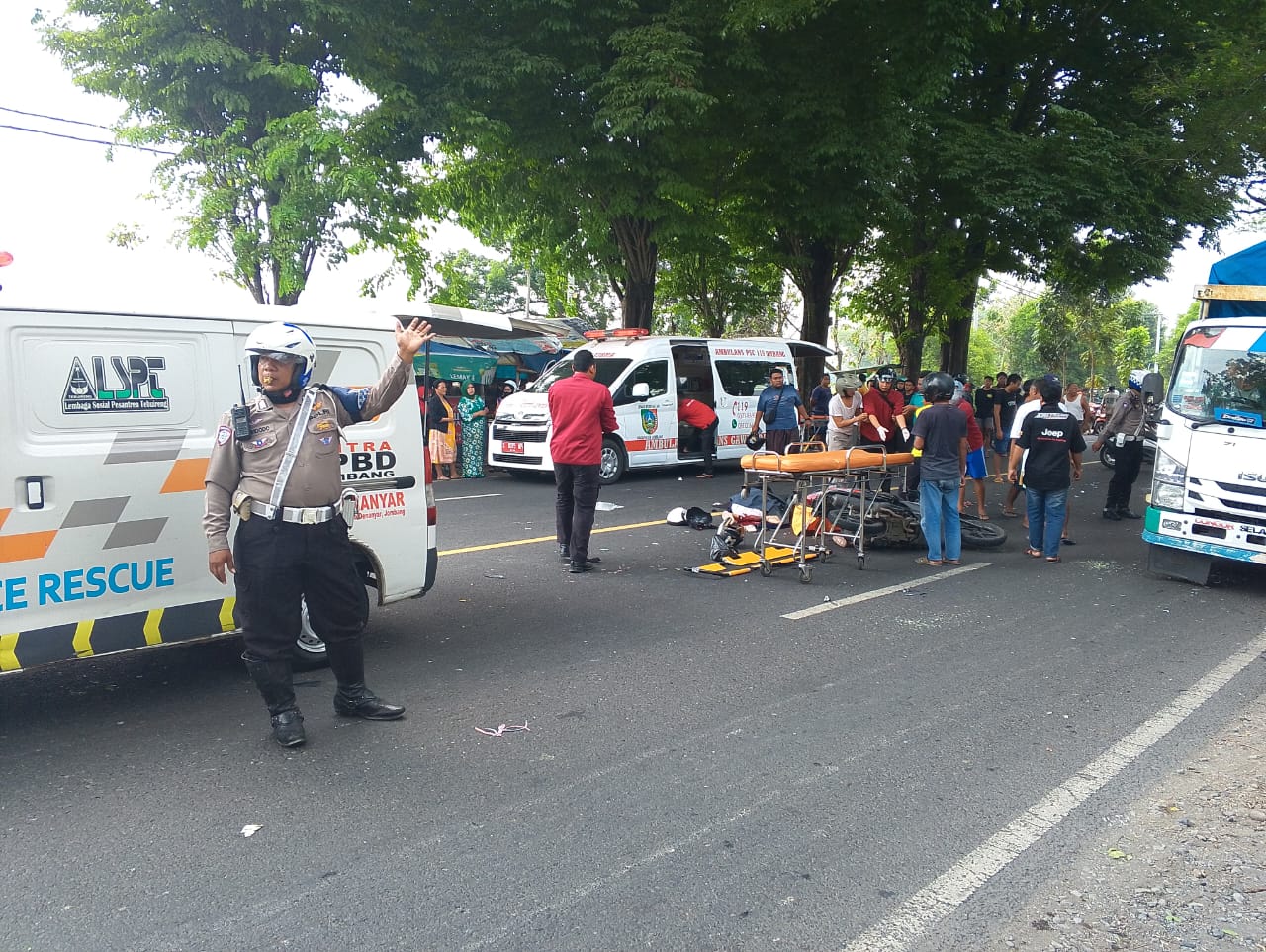 Pemotor Boncengan Empat di Jombang Tabrak Truk, Dua Orang Tewas