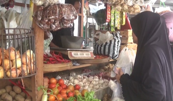 Dampak Cuaca, Harga Tomat dan Bawang Merah di Pasar Legi Jombang Naik Tajam