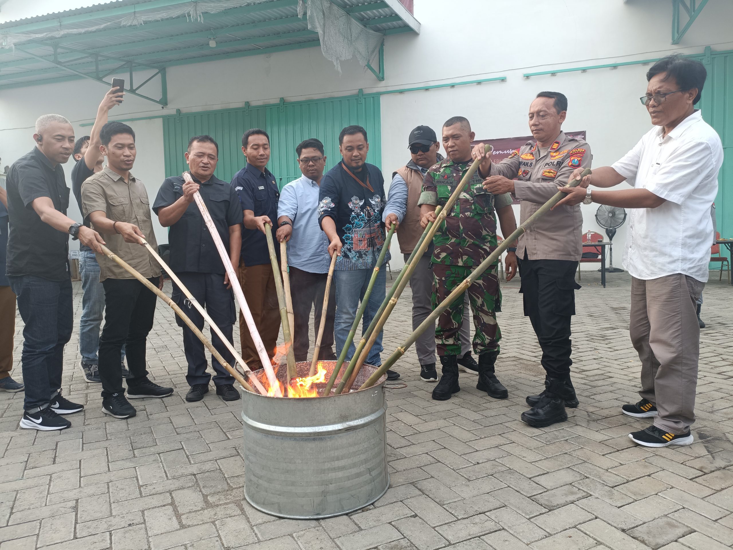 Ratusan Surat Suara Sisa dan Rusak Dimusnahkan Jelang Coblosan