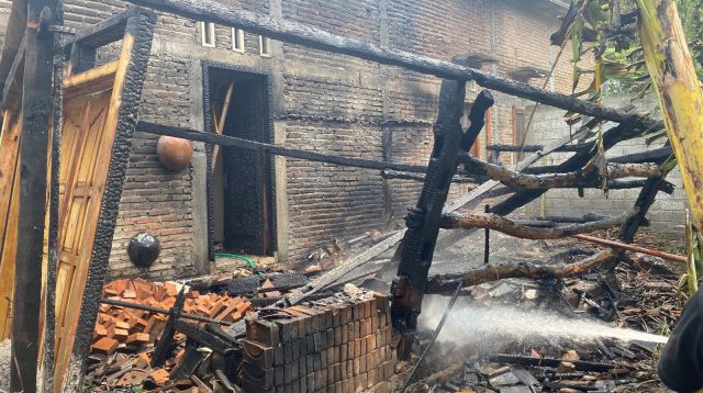 Teledor Lupa Matikan Api Tungku, Rumah di Ponorogo Nyaris Terbakar
