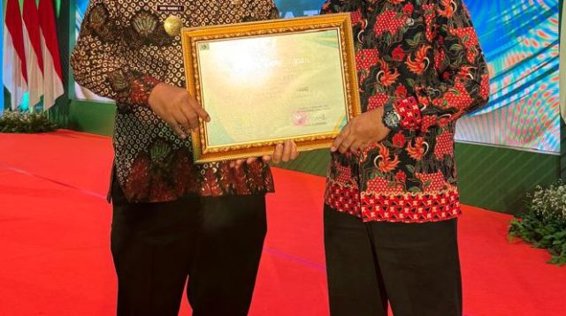 Nilai 96,51 di Bidang Layanan Kesehatan, Pemkab Kediri Dapat Penghargaan Terbaik Dinkes Provinsi Jatim